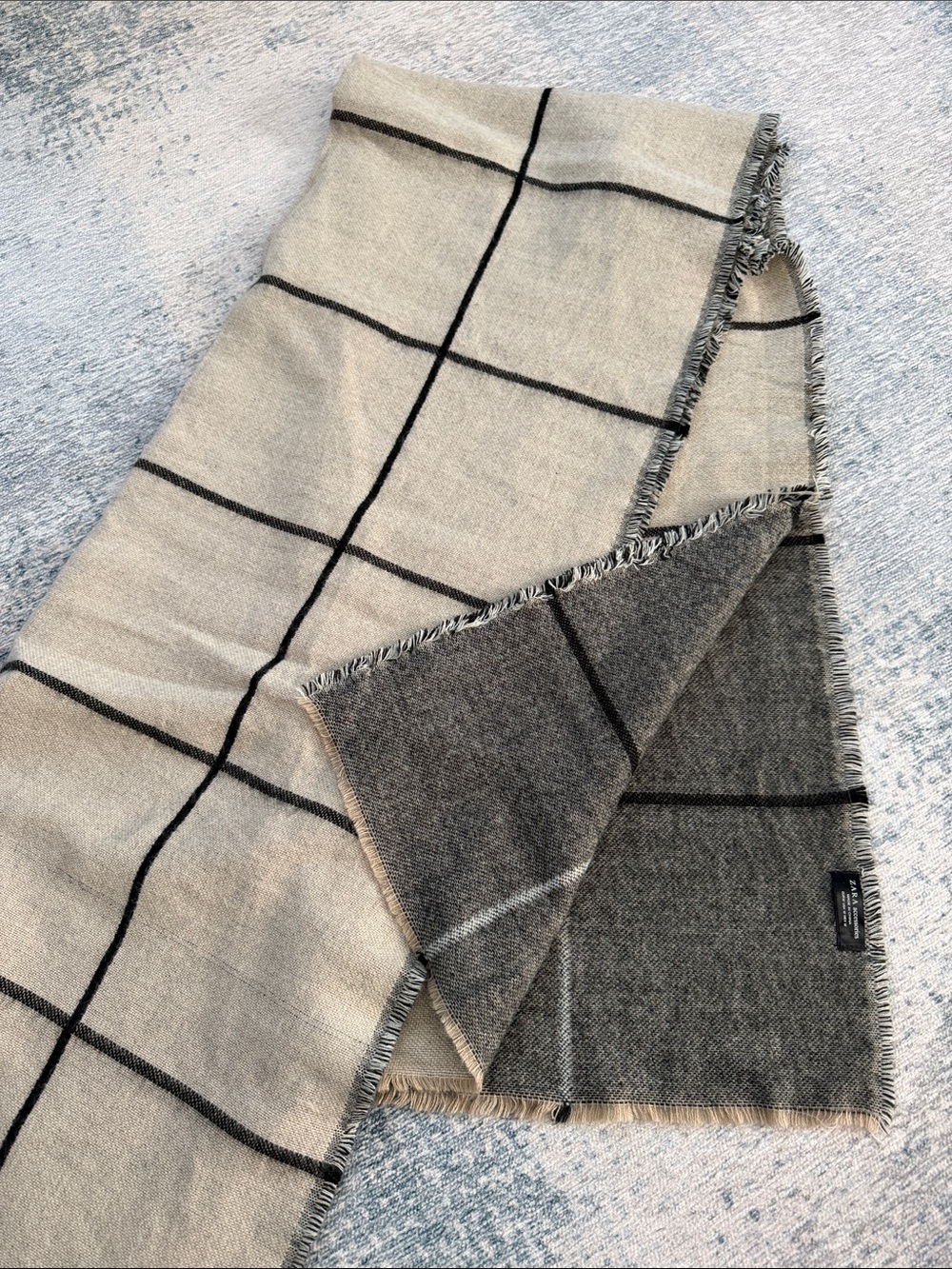 Zara Reversible Windowpane Scarf - Cream & Gray